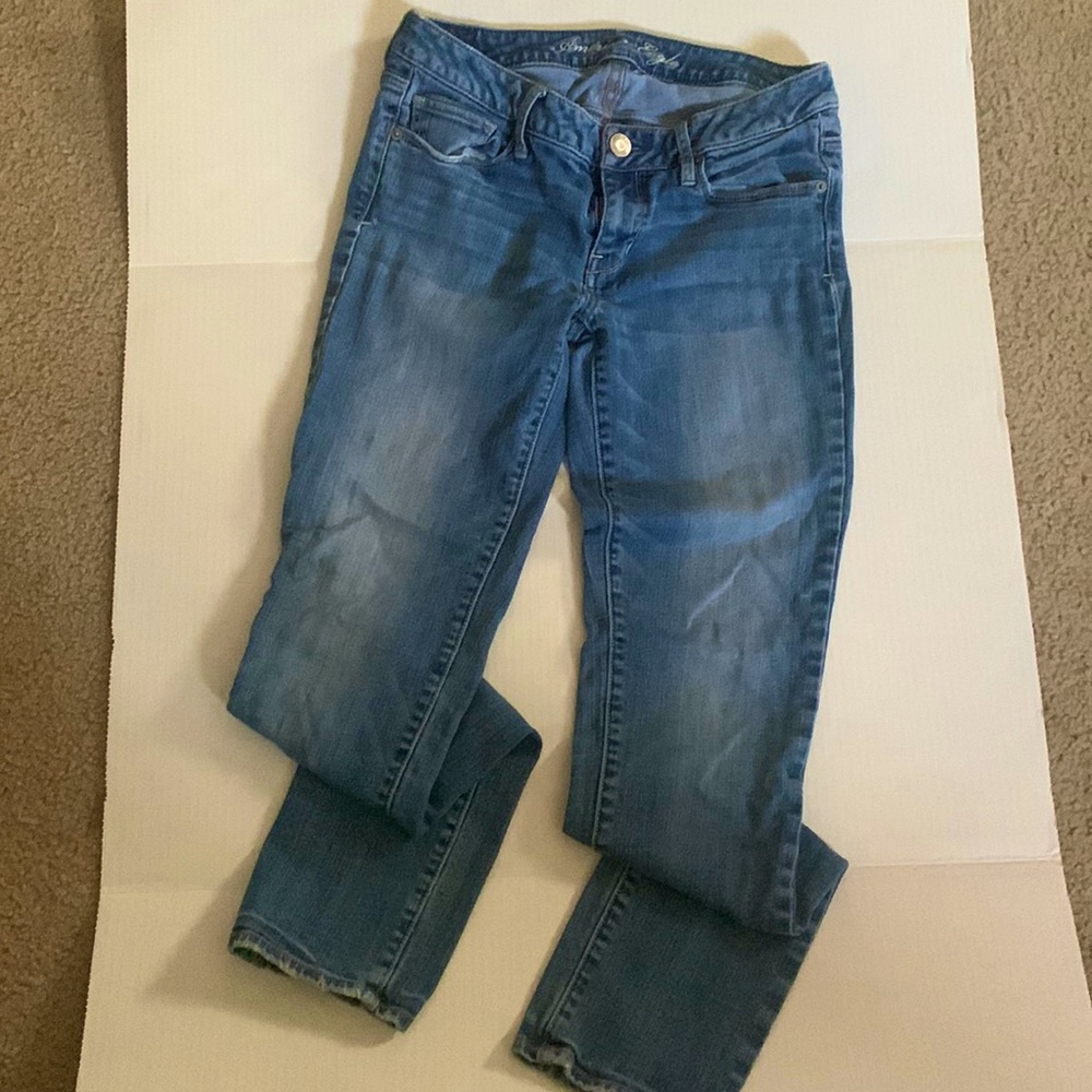 Women’s American eagle skinny jeans. Medium/light wash. Sz 8 long